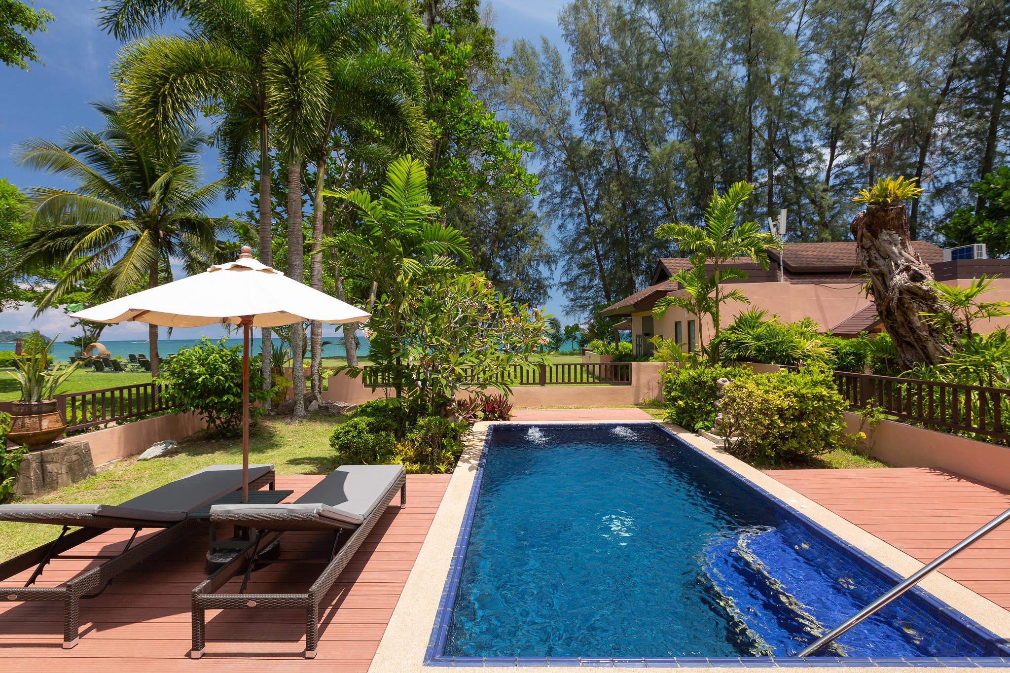Khaolak Merlin Resort Khao Lak Exterior photo A pool at a resort in Phuket, Thailand
