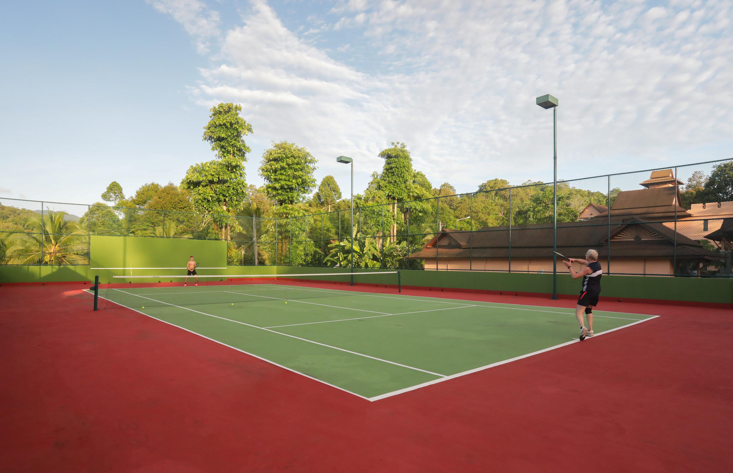 Khaolak Merlin Resort Khao Lak Exterior photo Tennis court