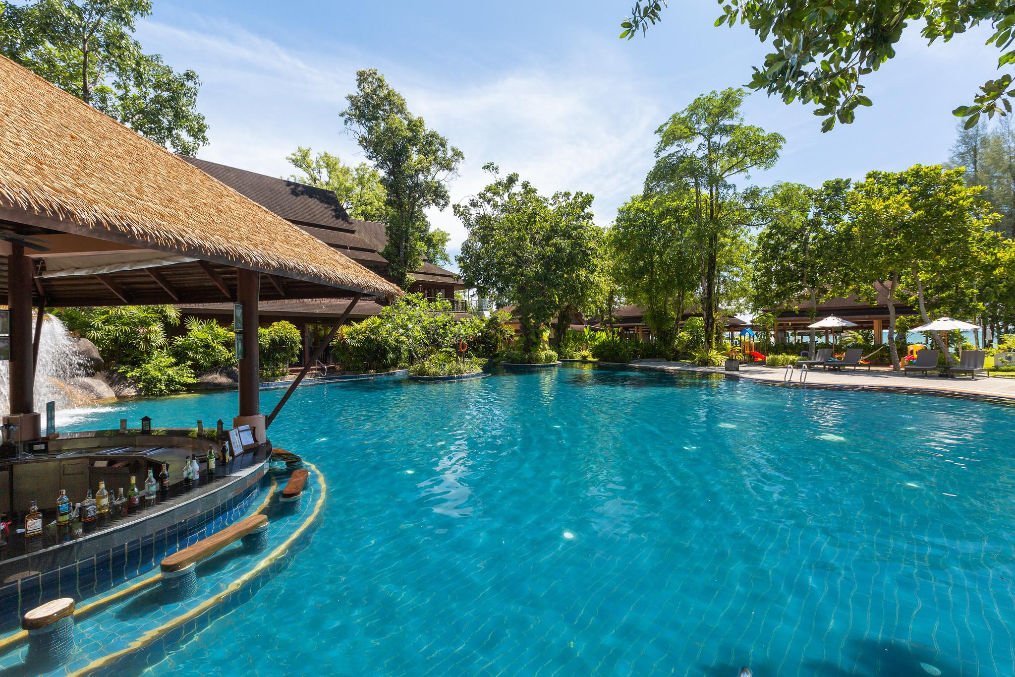 Khaolak Merlin Resort Khao Lak Exterior photo The swimming pool at the resort