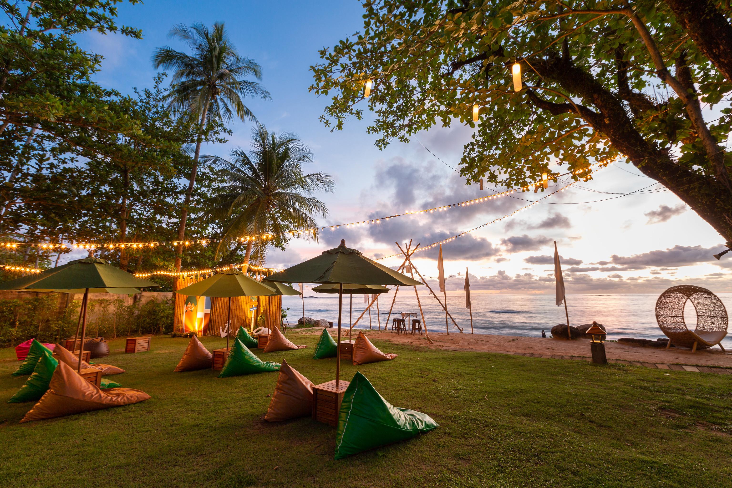 Khaolak Merlin Resort Khao Lak Exterior photo Sunset at the beach