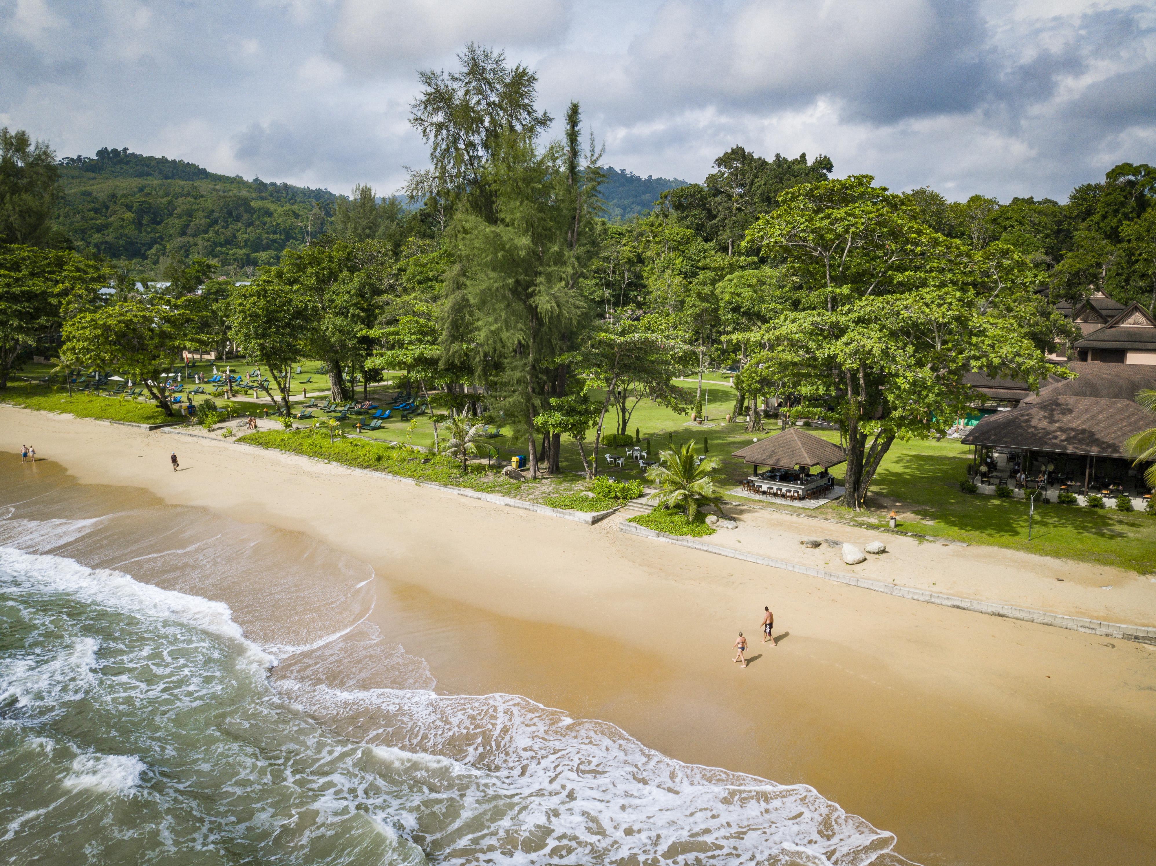 Khaolak Merlin Resort Khao Lak Exterior photo Aerial view of the beach