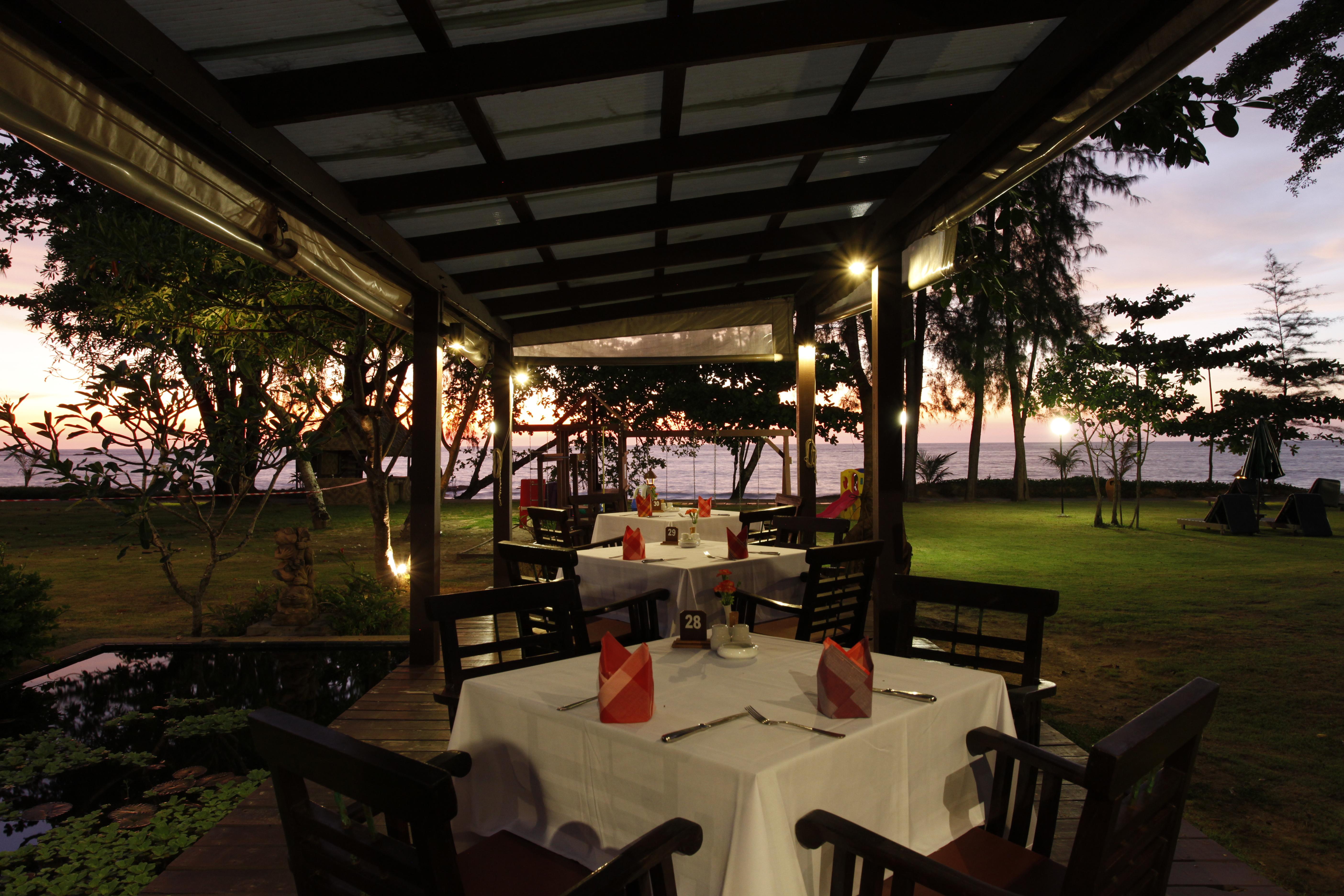 Khaolak Merlin Resort Khao Lak Exterior photo The restaurant at the resort
