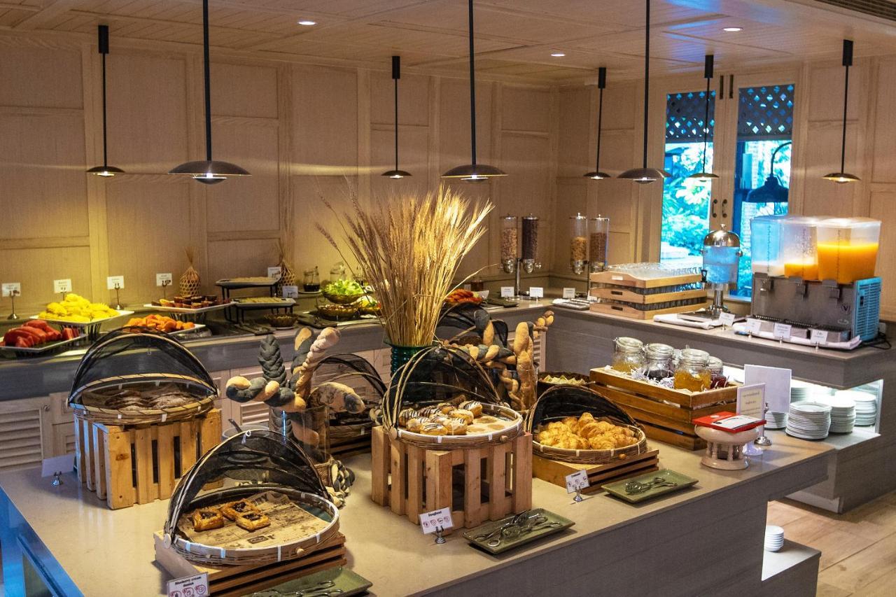Khaolak Merlin Resort Khao Lak Exterior photo A buffet at a hotel