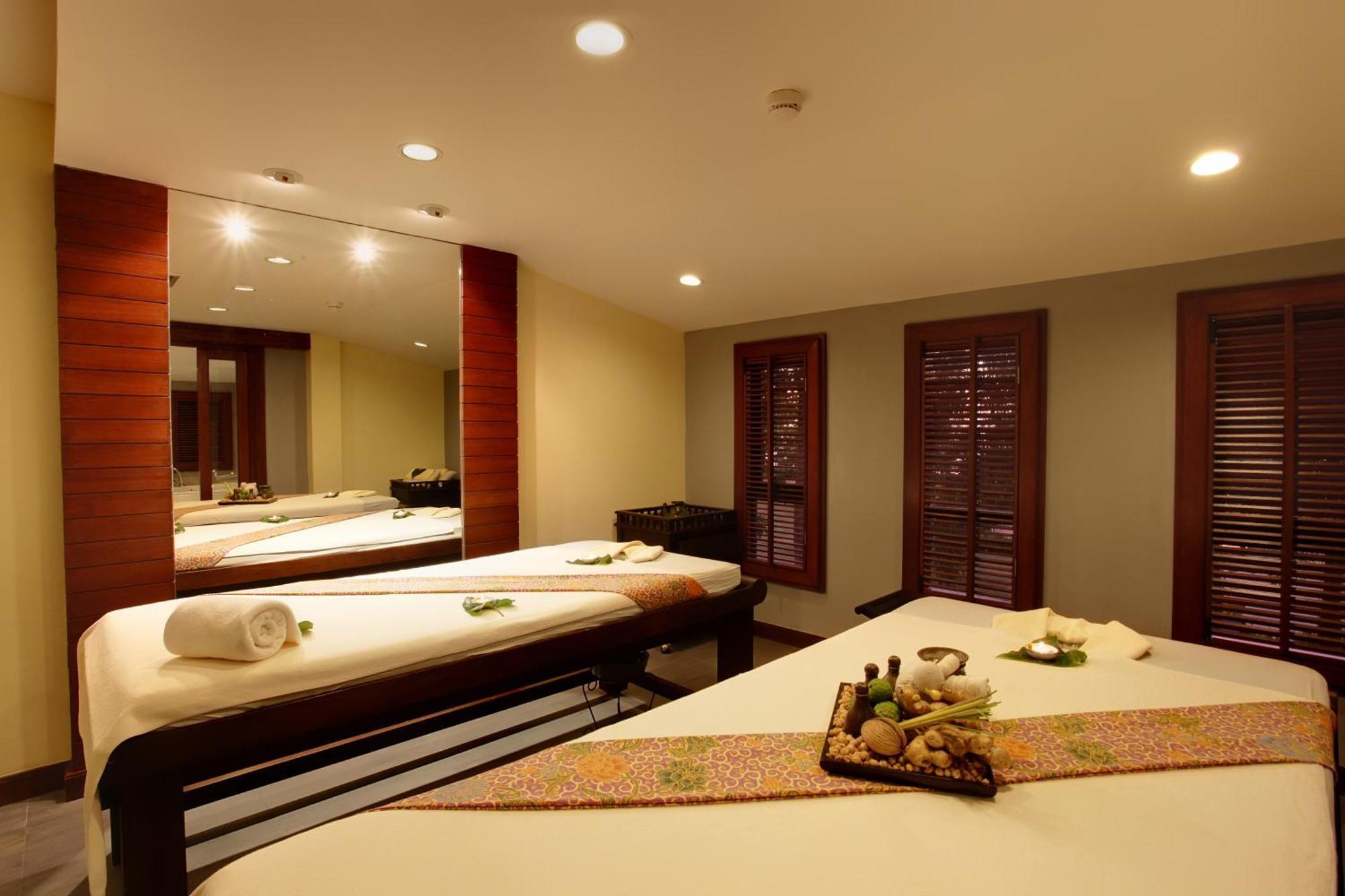 Khaolak Merlin Resort Khao Lak Exterior photo A spa treatment room