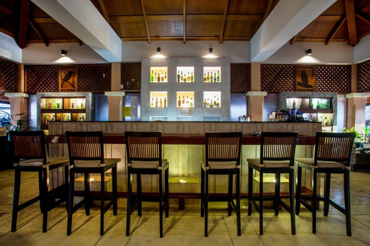 Khaolak Merlin Resort Khao Lak Exterior photo The bar at the lobby