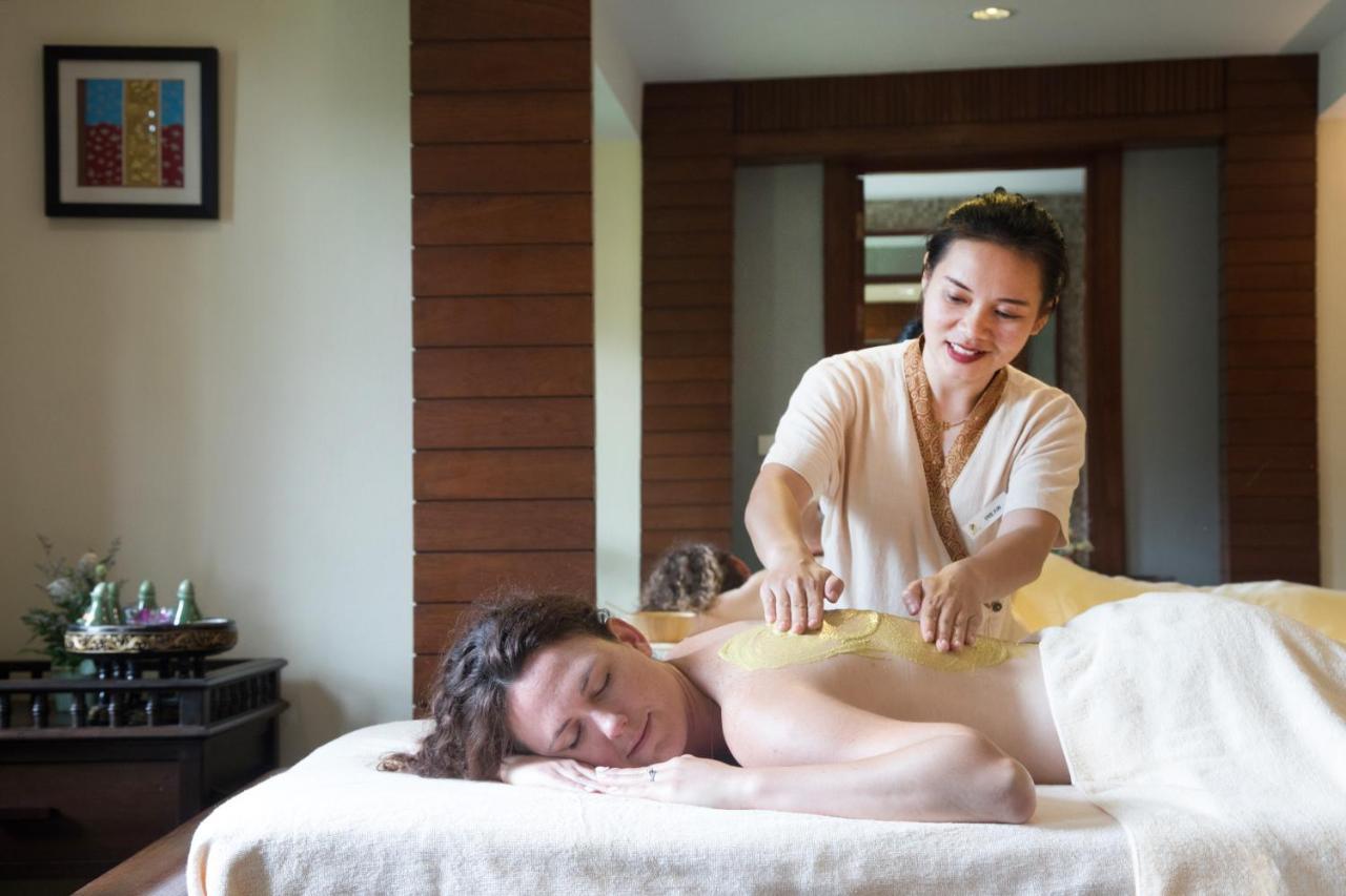Khaolak Merlin Resort Khao Lak Exterior photo A woman receiving a massage